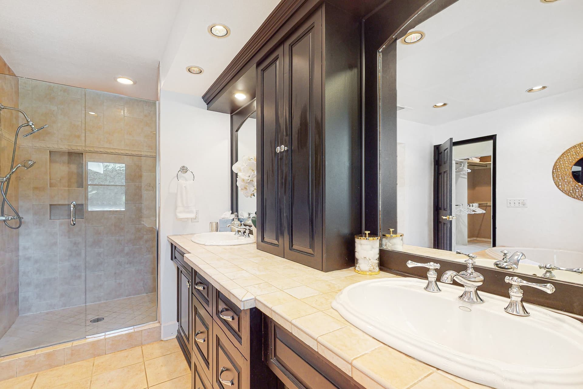 El Paseo Modern House - Image 12