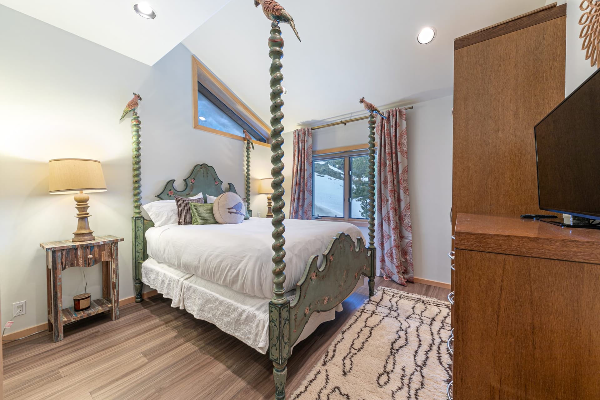 Bright Alpine Retreat - Image 29