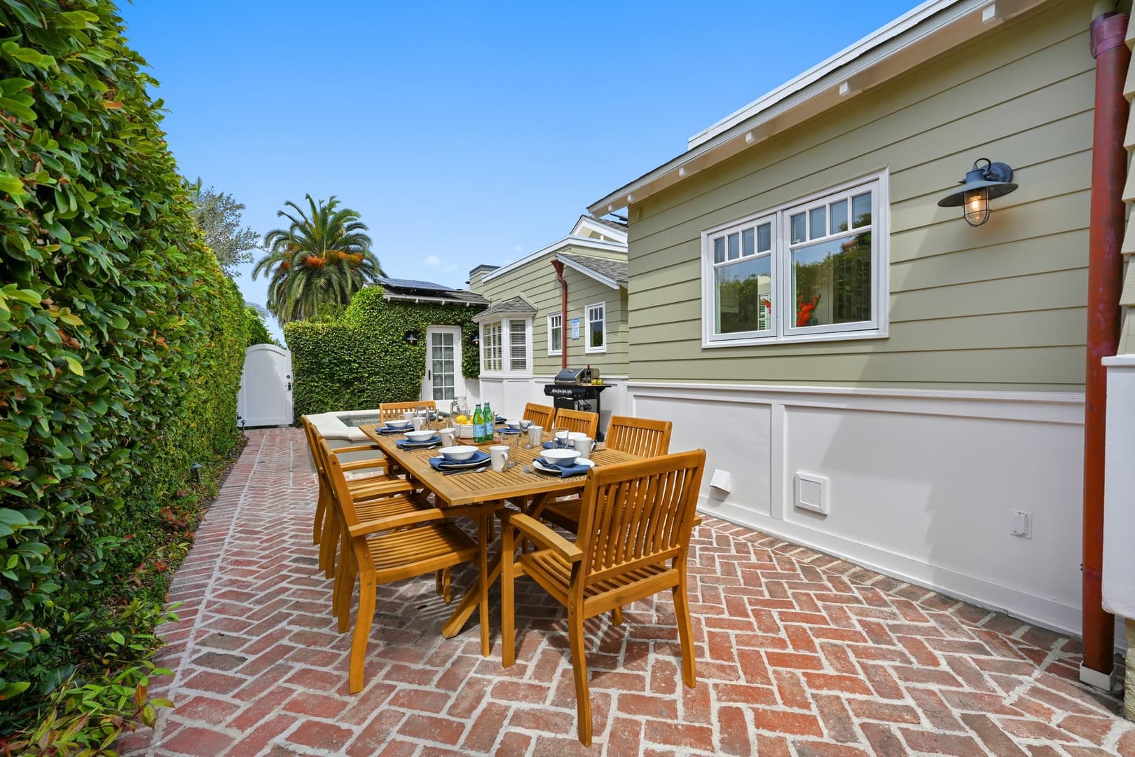 Summerland - Image 28