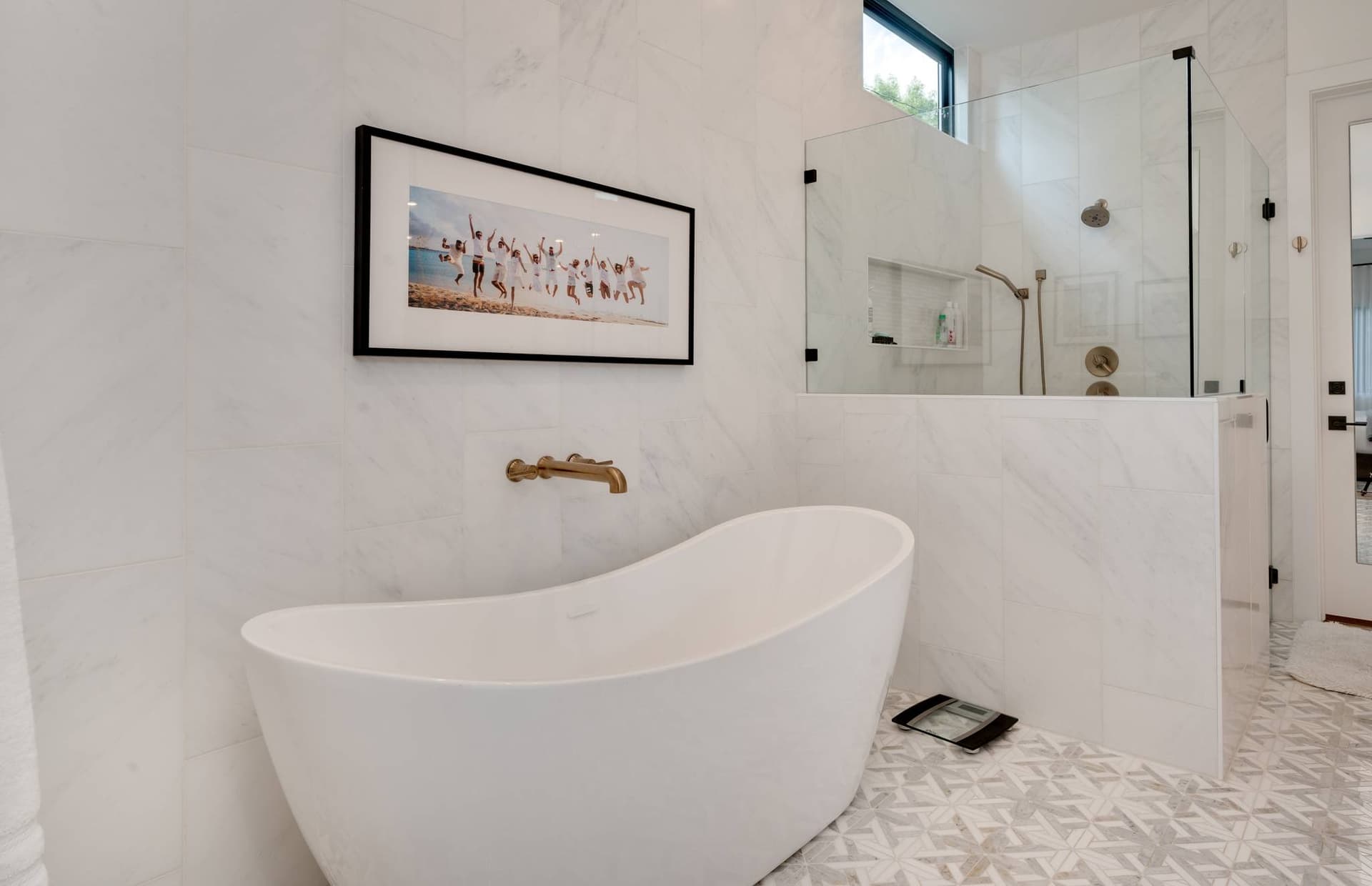 Austin Bella - Image 20