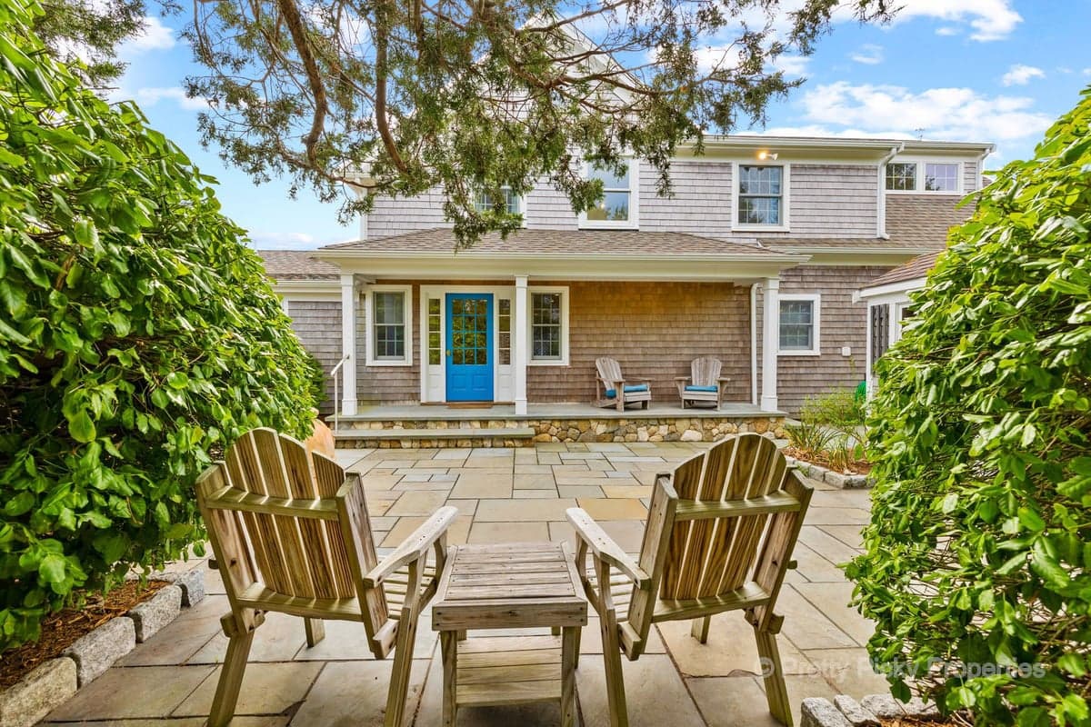 Serenity by the Sea - Image 28