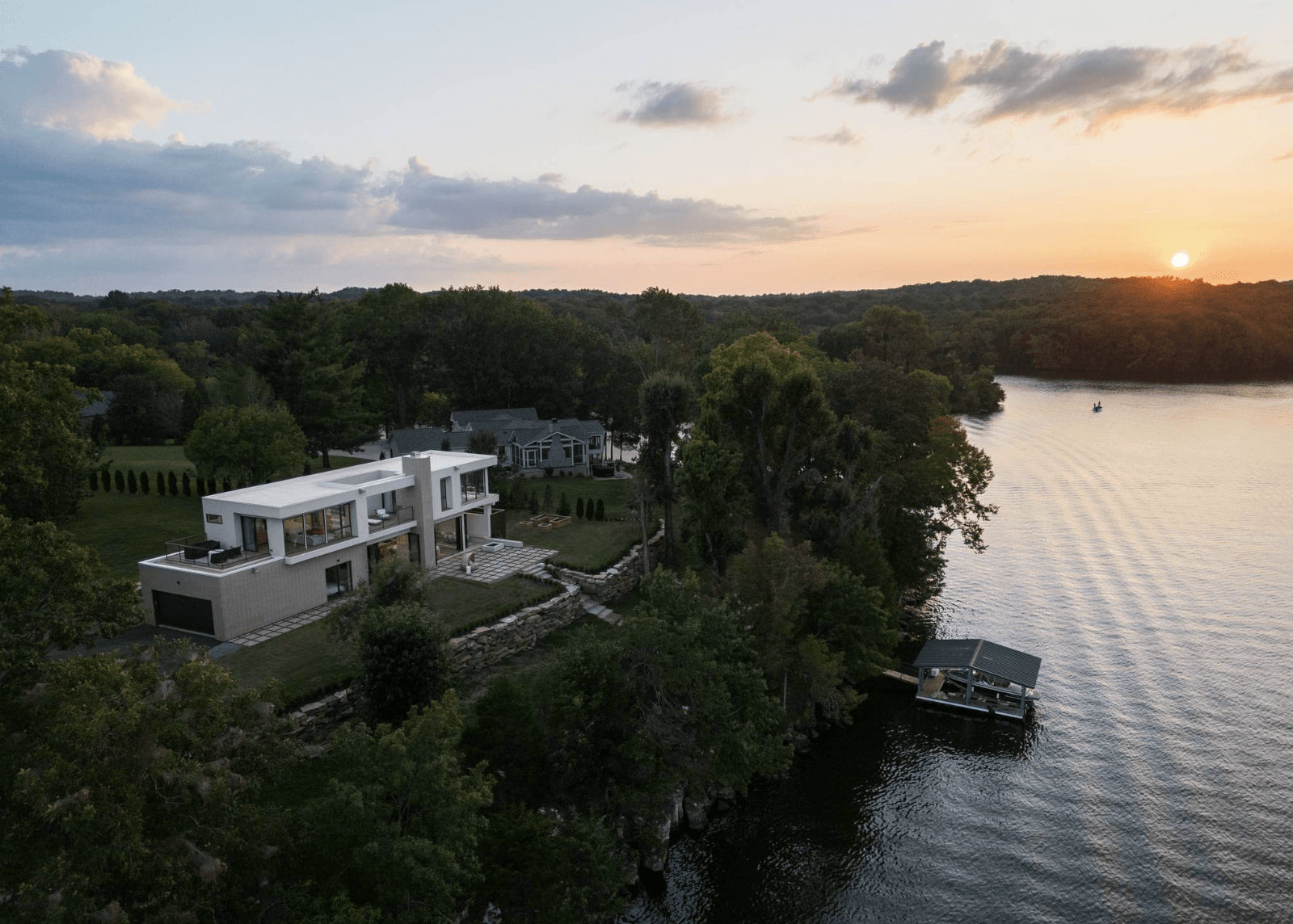 Nashville Lakeside Modern - Image 27