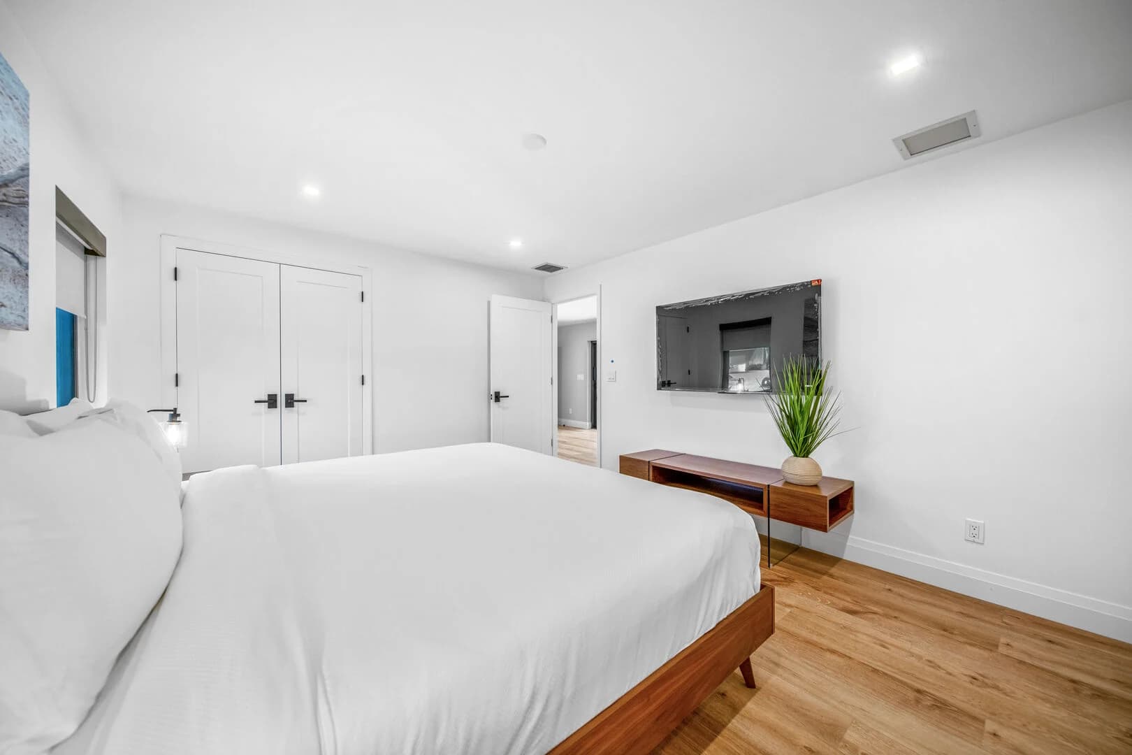 Waters Edge #906 - Image 37