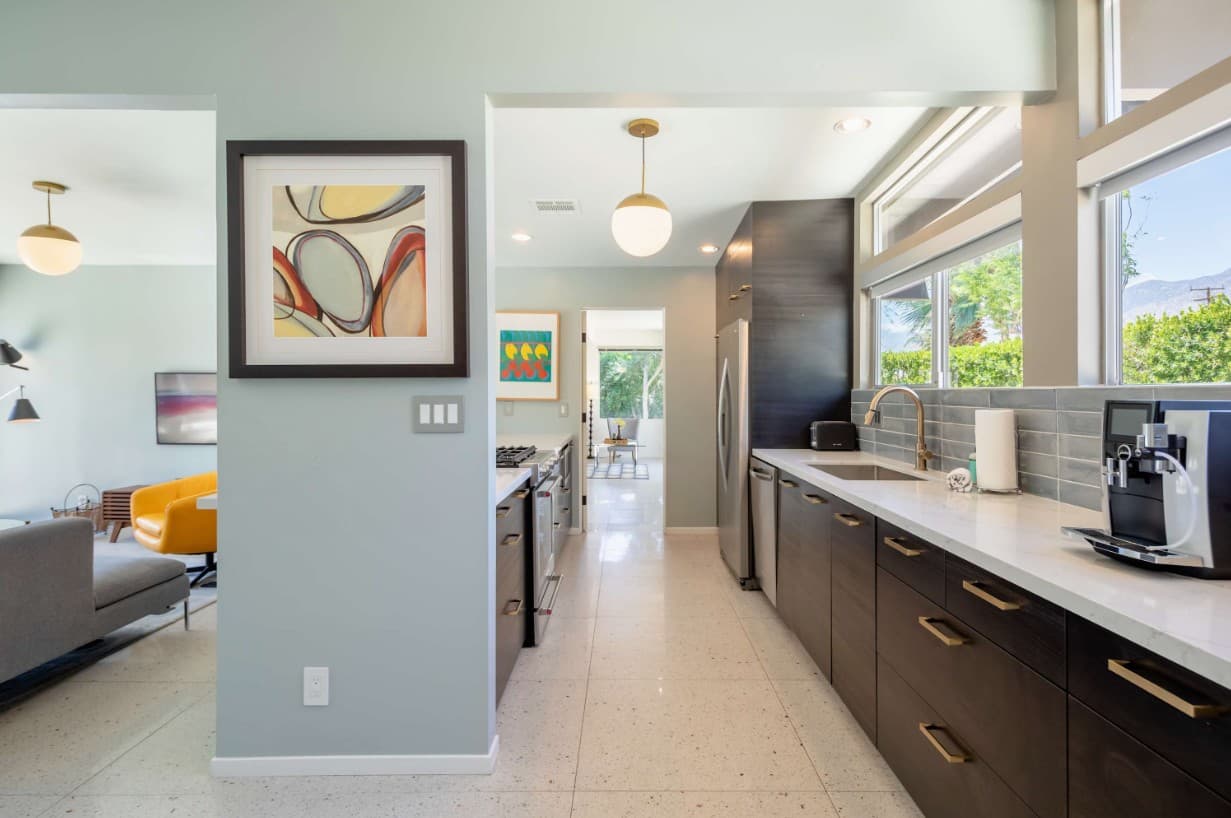 Hugh Kaptur's Mid Century Modern Oasis - Image 7