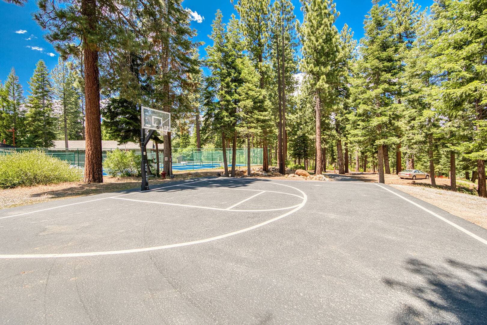 Sleeping Bear Lodge - Image 43