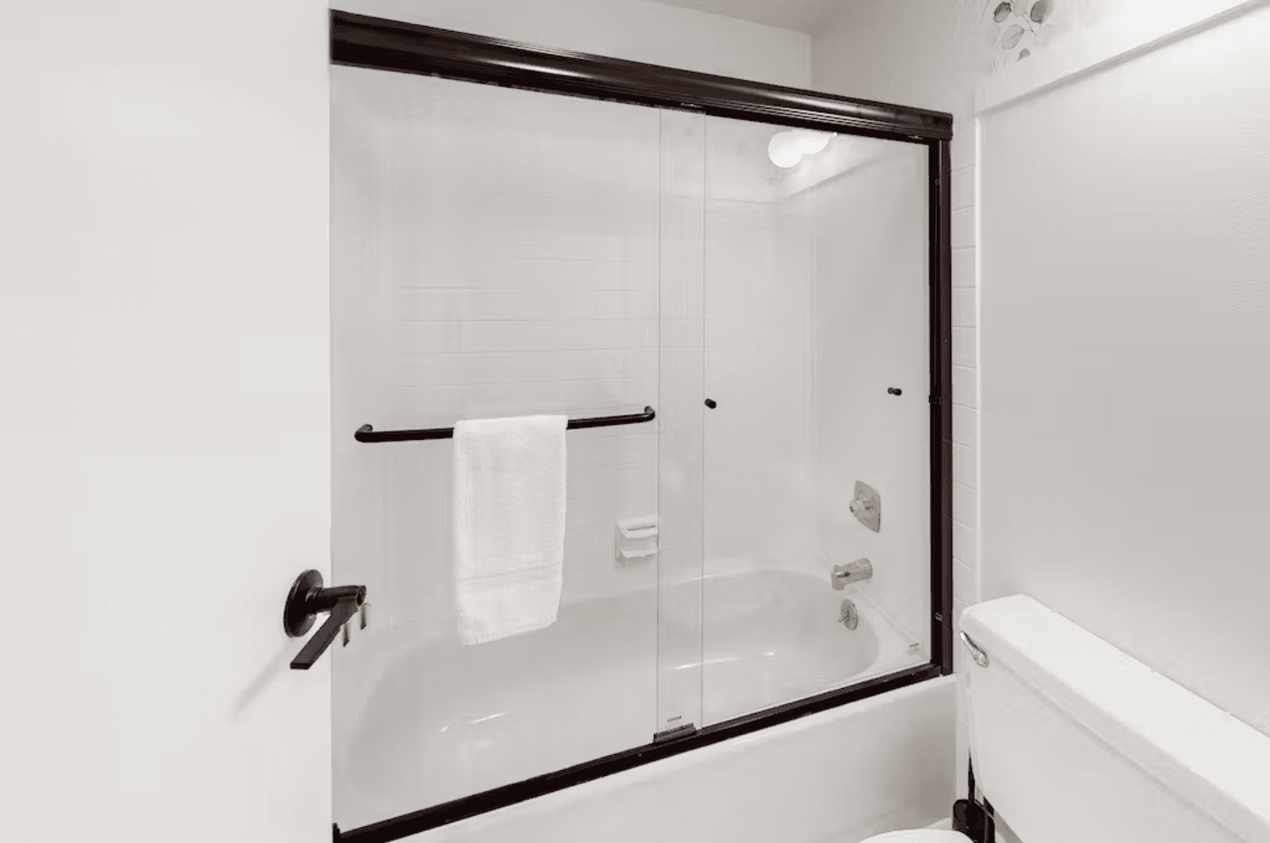 Modern Alpine Getaway - Image 14