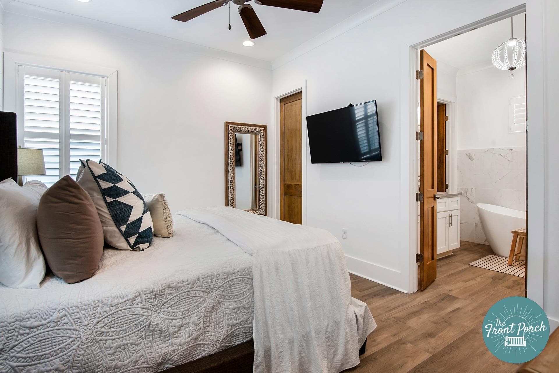 Front Porch Manor - Image 14