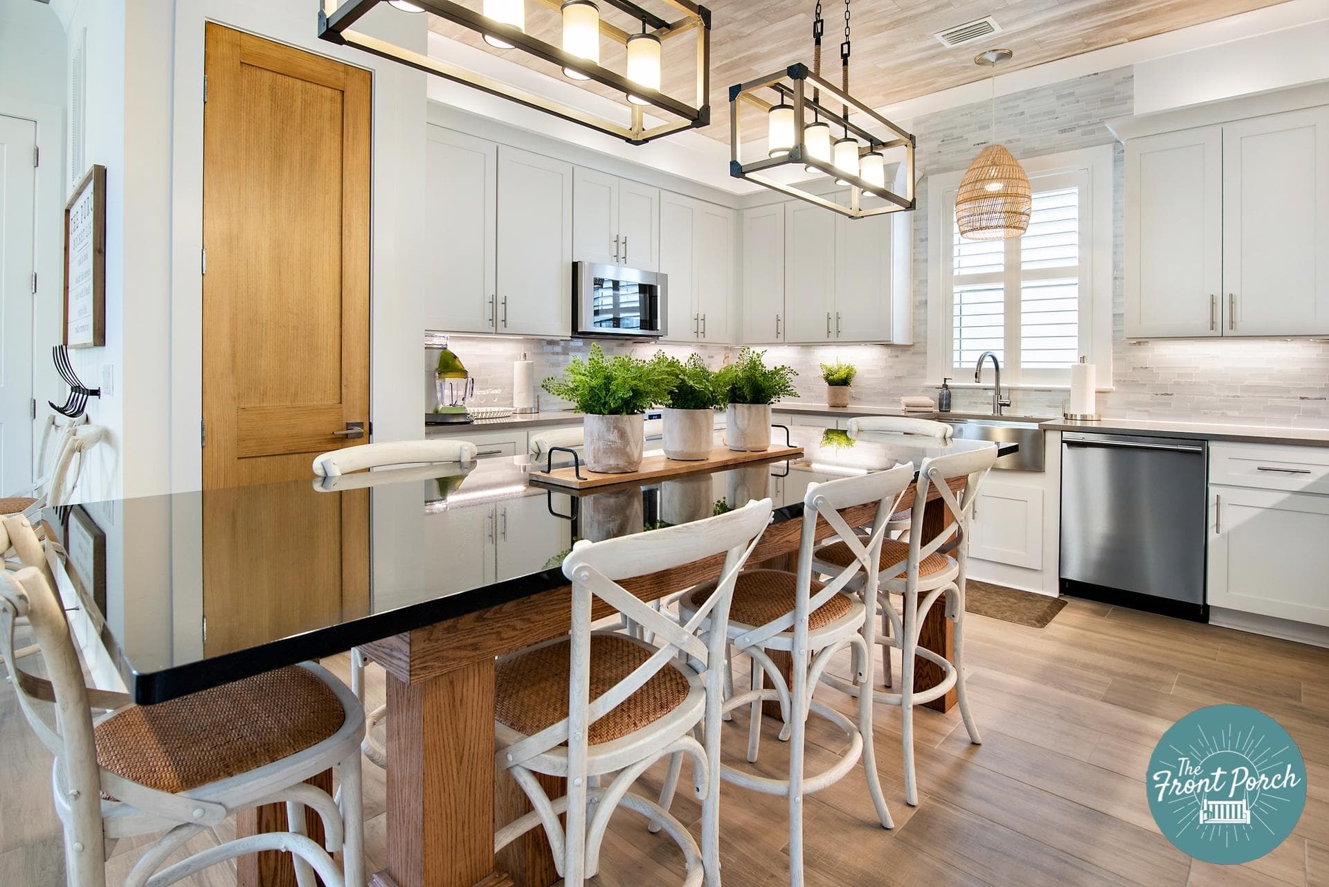 Front Porch Manor - Image 9