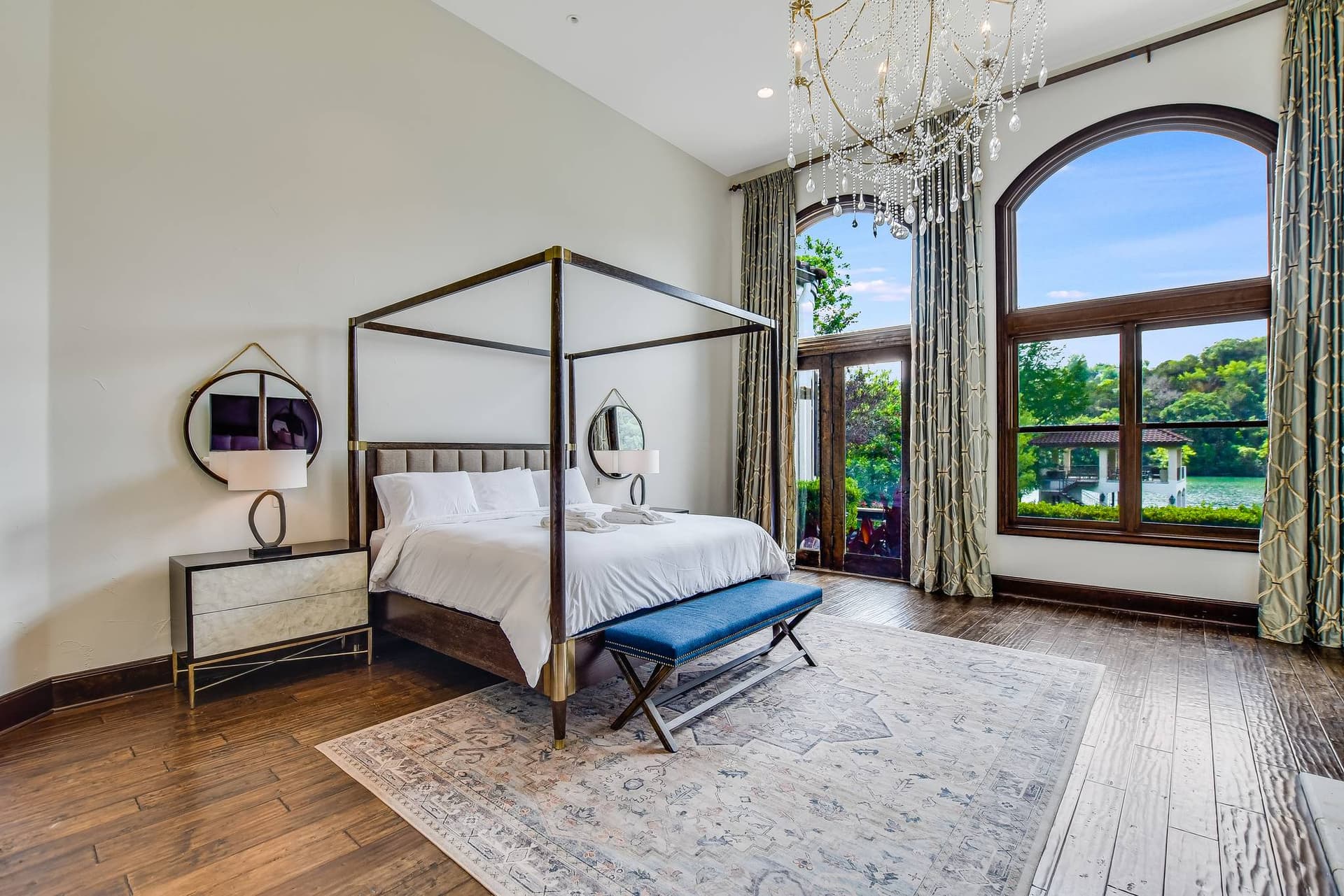 Autograph on Lake Austin - Image 14