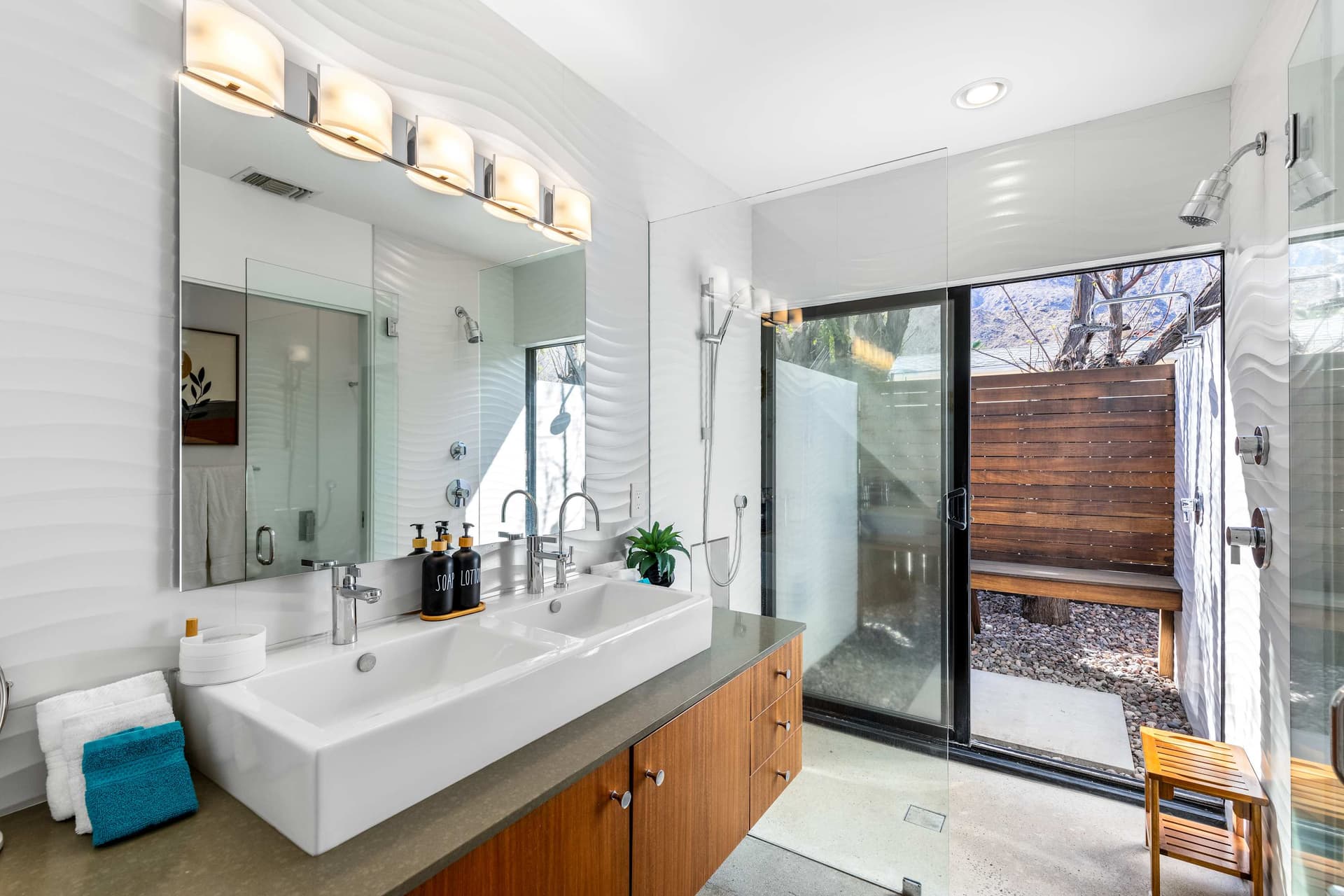 Cascade & Calm Home - Image 31