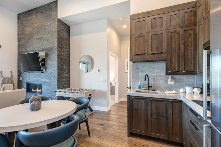 Hideout Hideaway - Image 11