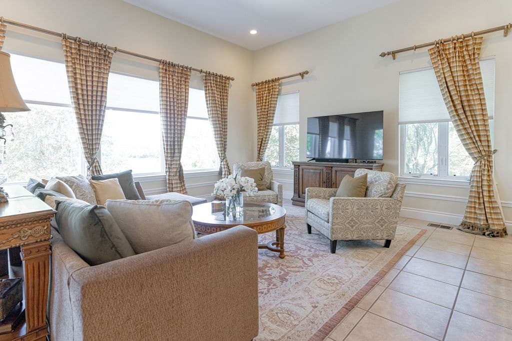 French Polo Manor - Image 10