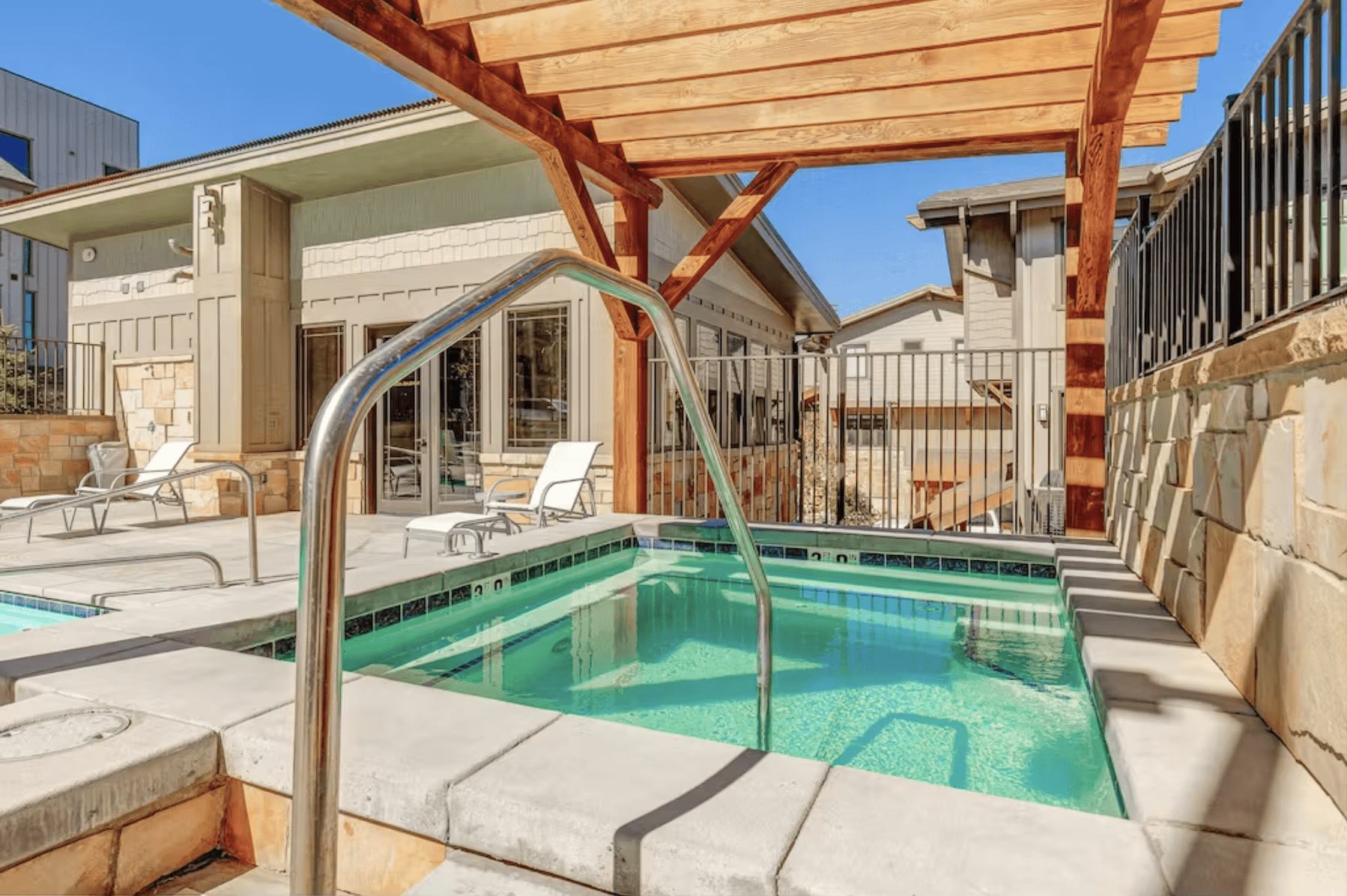 Blackstone Luxury Home - Image 17