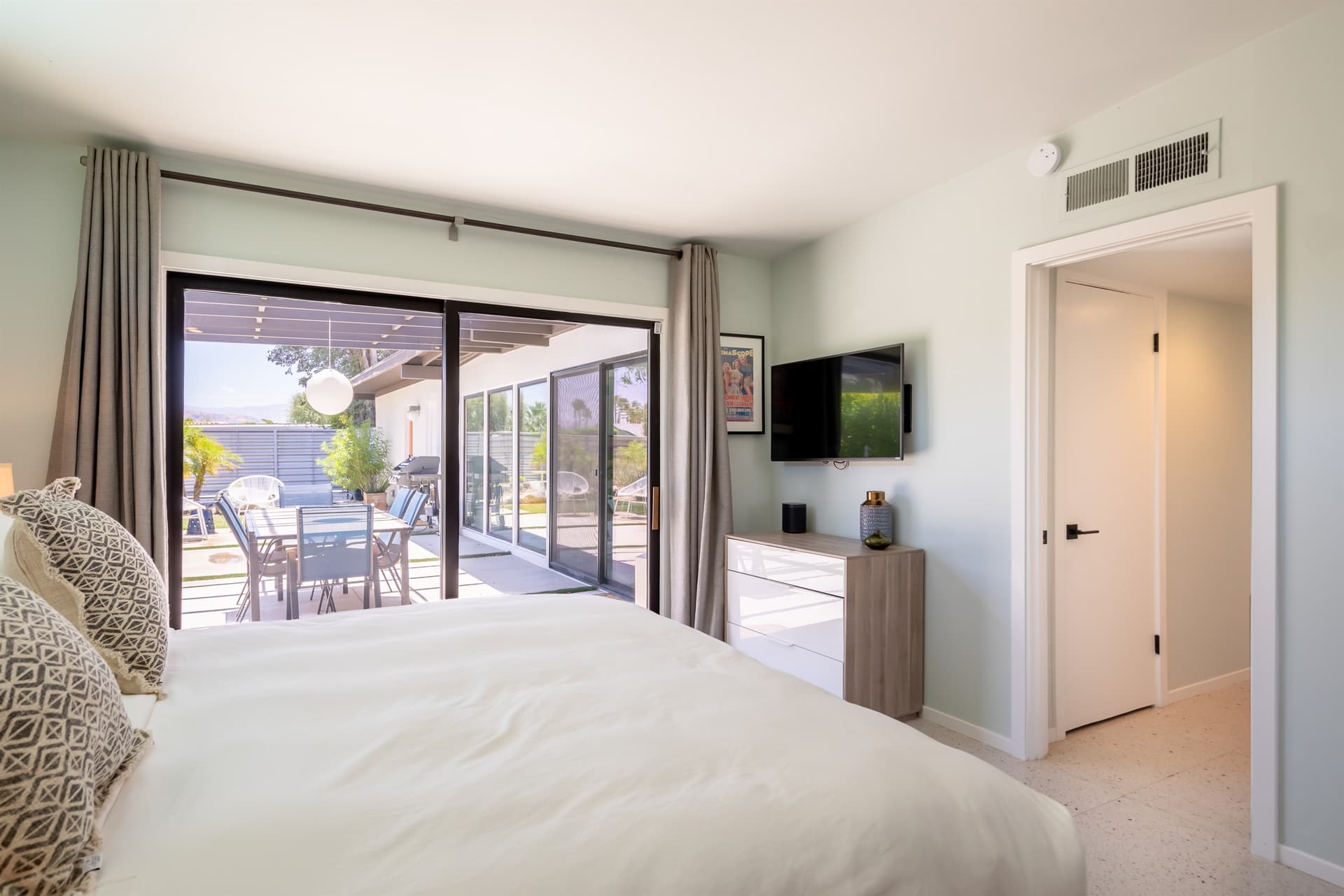 Hugh Kaptur’s Palm Springs Getaway - Image 12