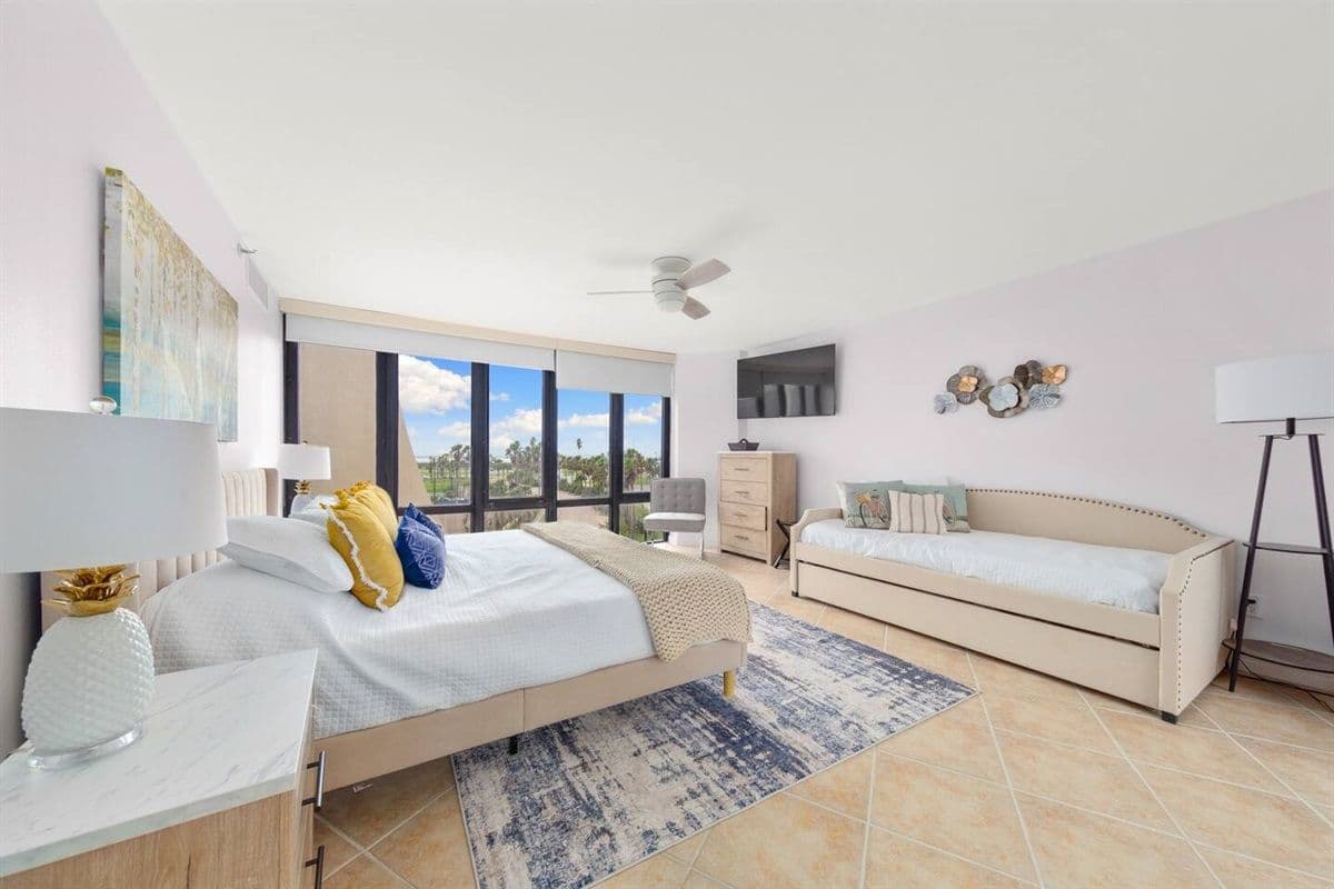 Bridgepoint Residence - Image 22