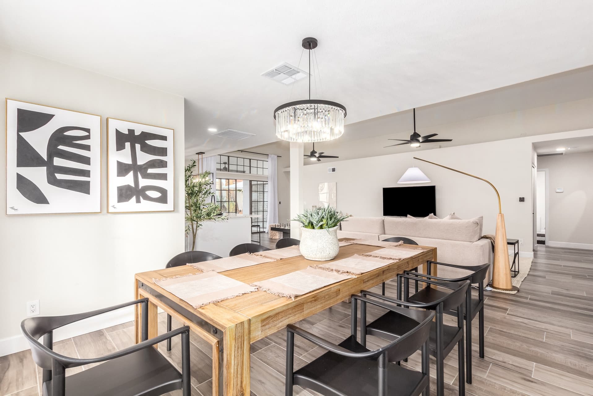 Modern Retreat - Image 15