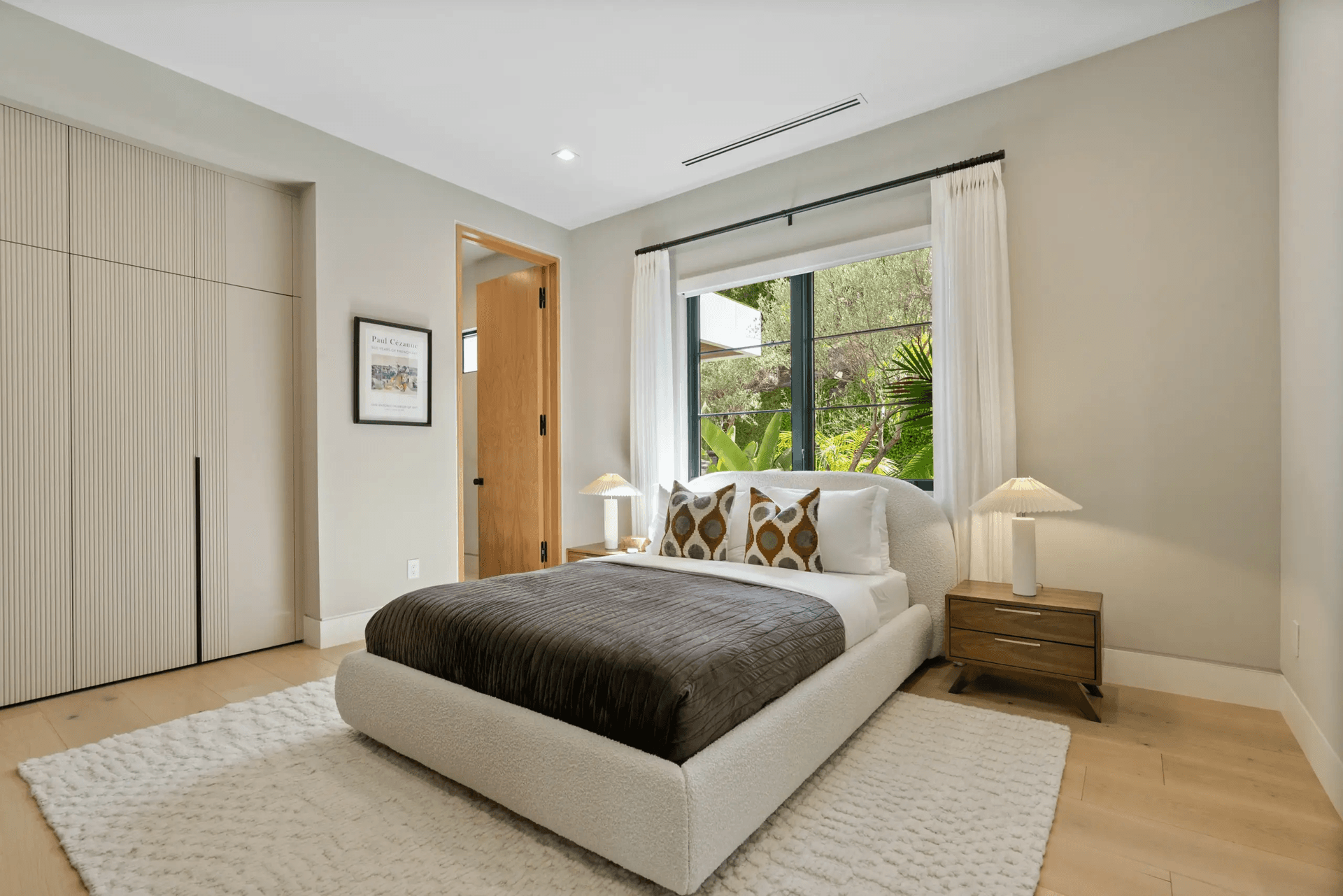 Linda Flora - Image 21