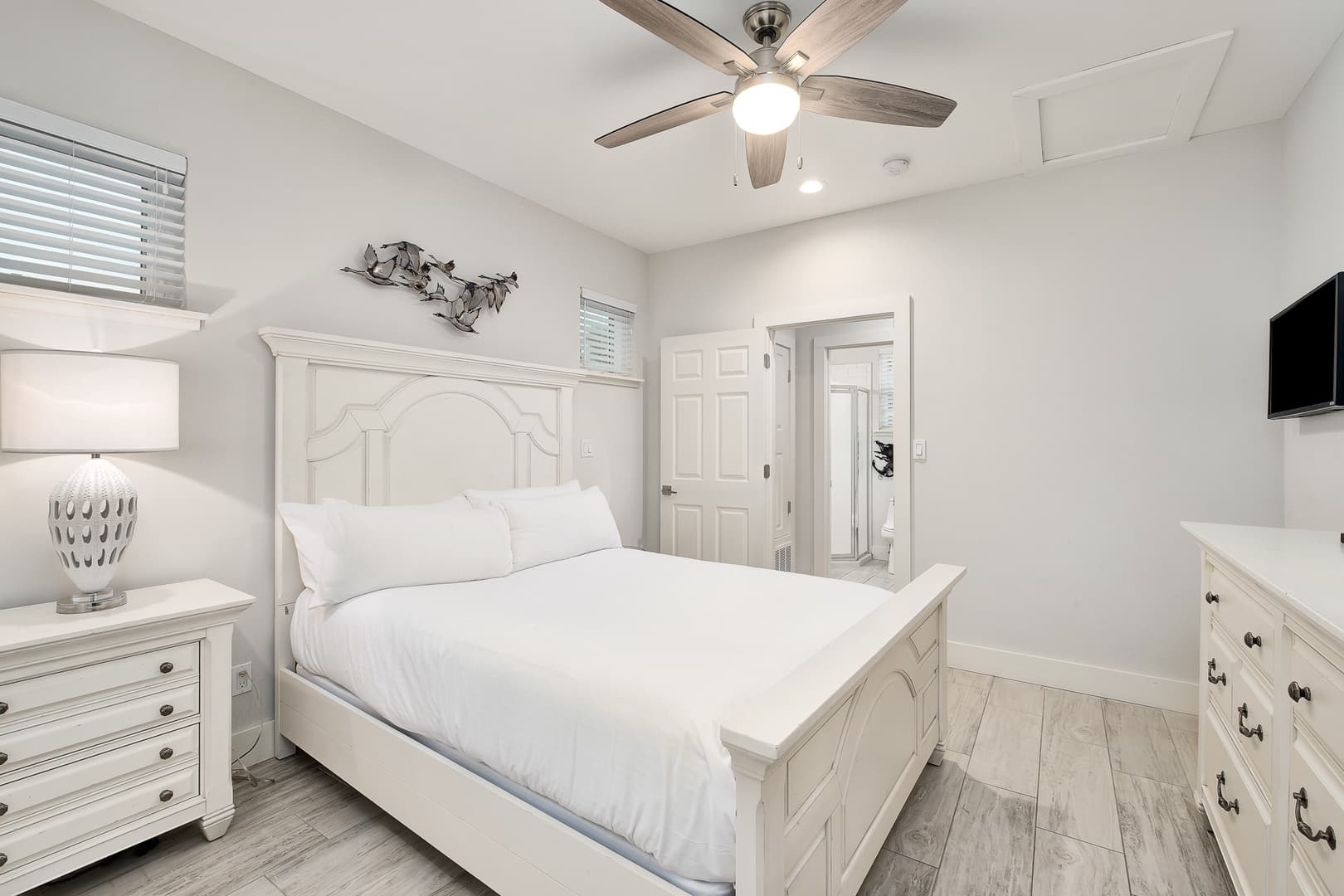 Latitudes - Image 24