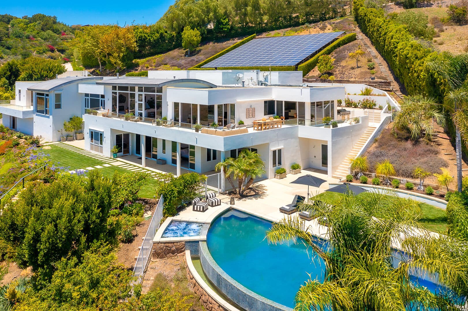 Winding Way Villa - Image 1