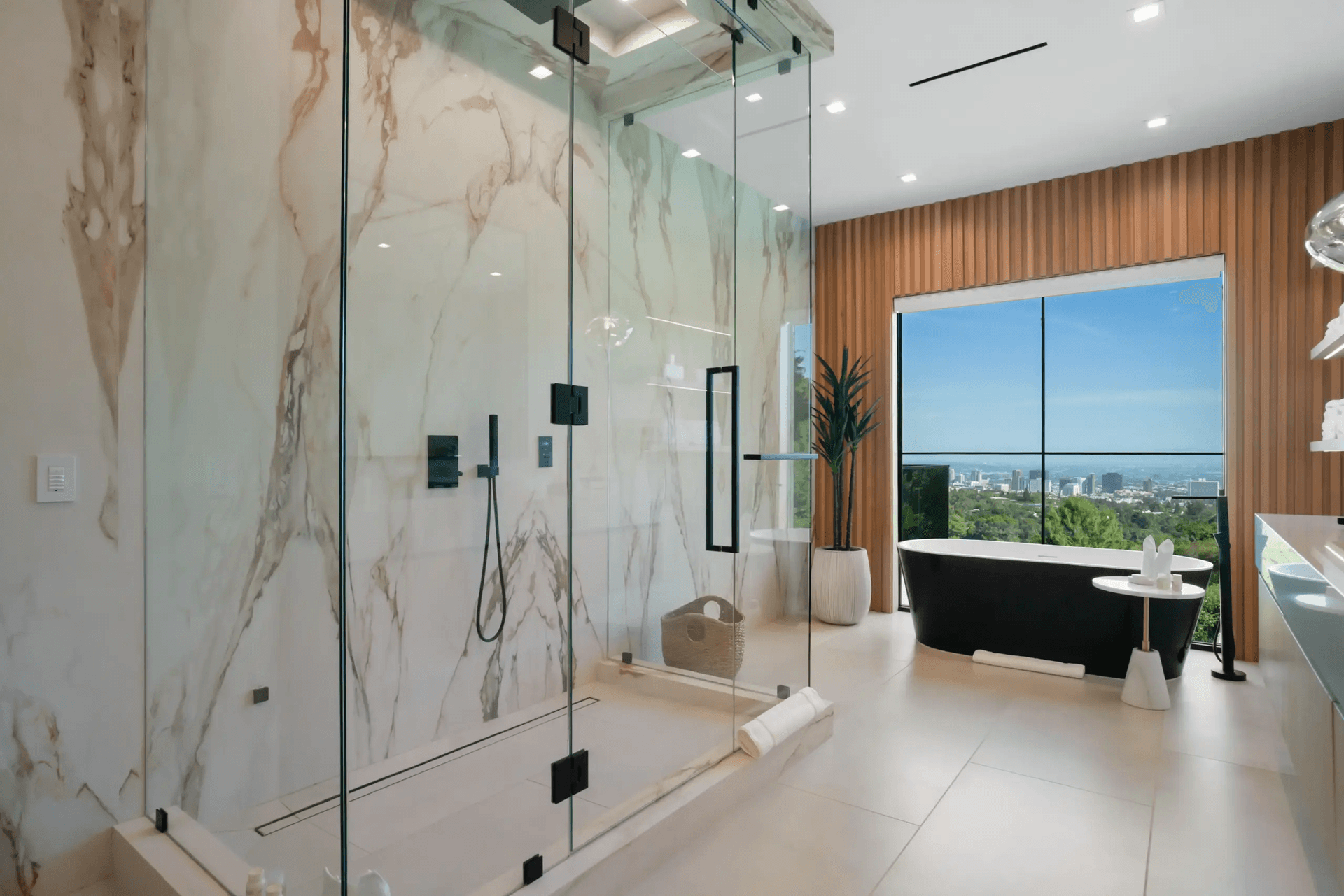 Linda Flora - Image 36