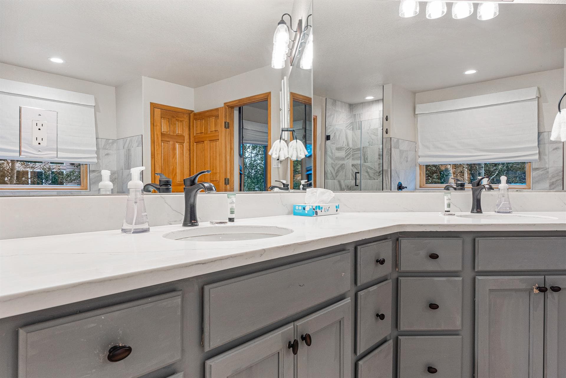 Burgundy House - Image 38