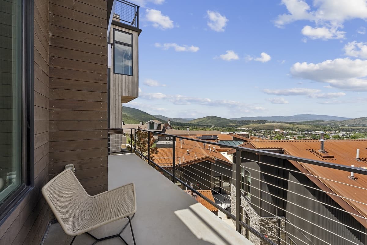 Slopeside Modern - Image 13