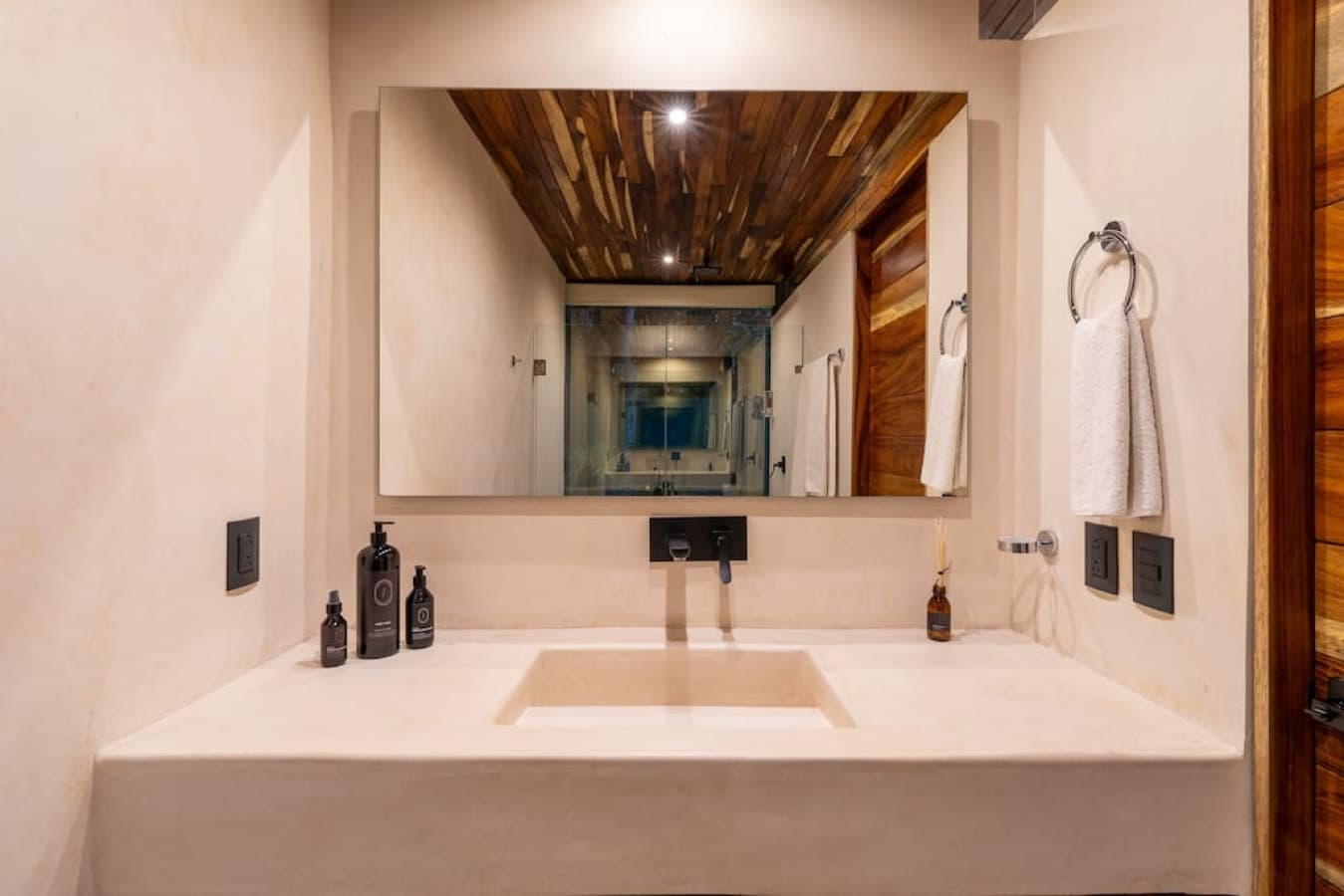 Jungle Reflection Loft - Image 6