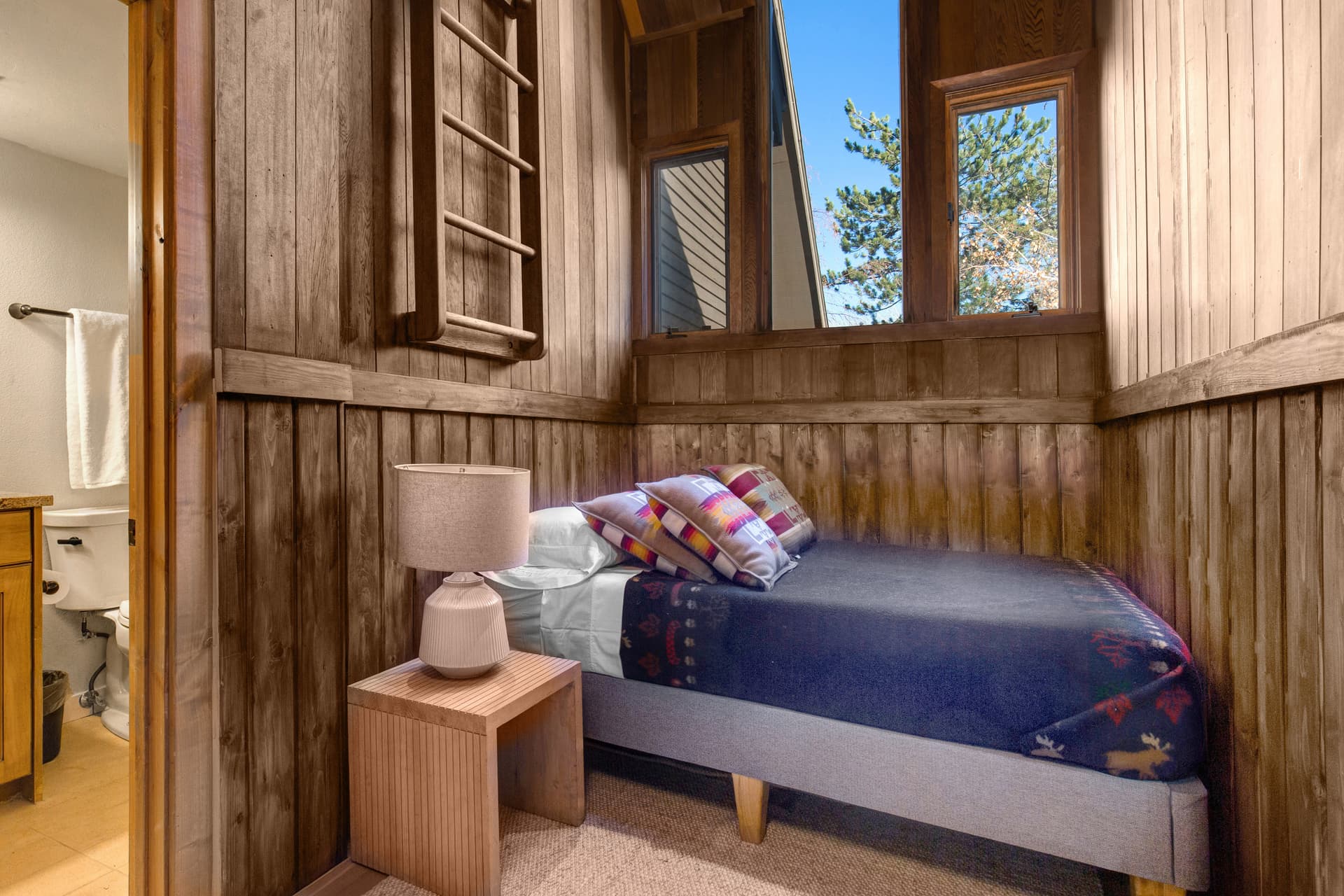 Red Pine Wonder Home - Image 21