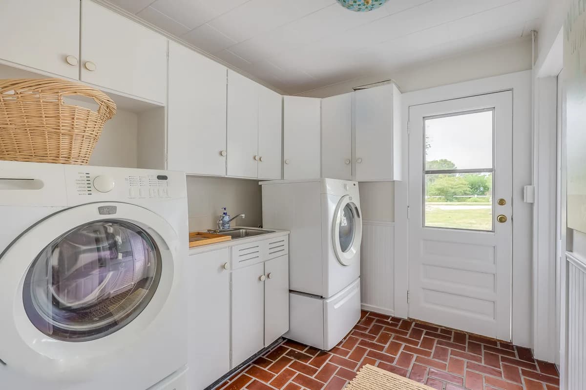 Queen's Landing - Image 15