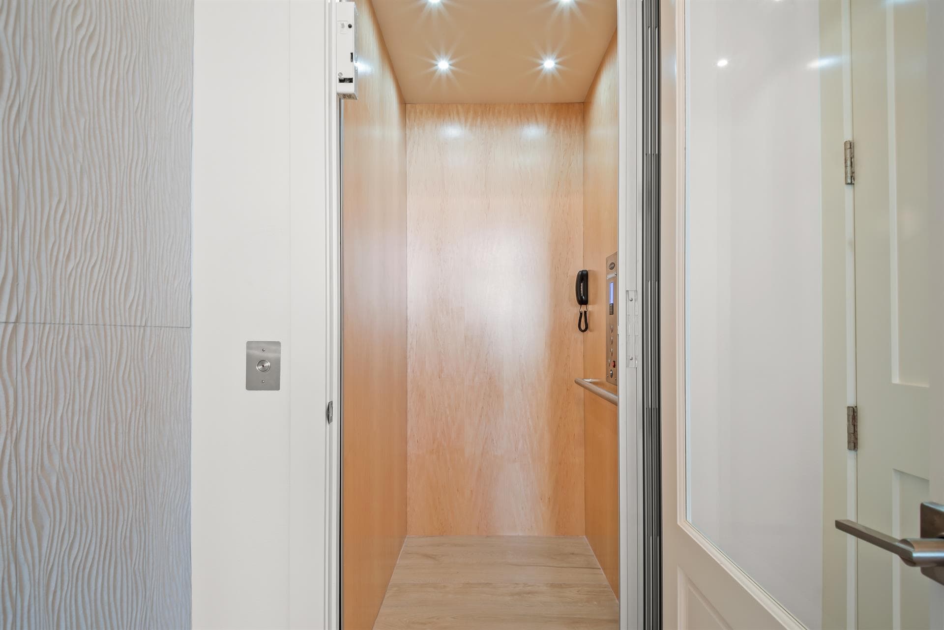 Holiday House - Image 38