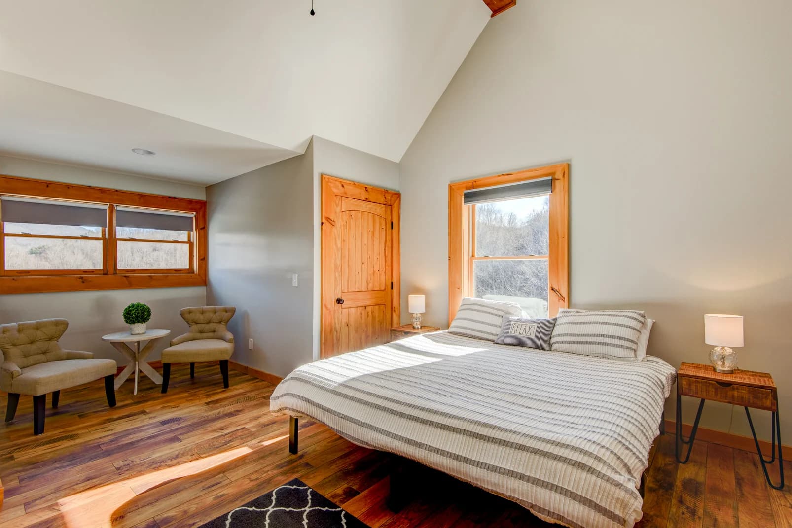 Mountain Range Retreat - Image 19