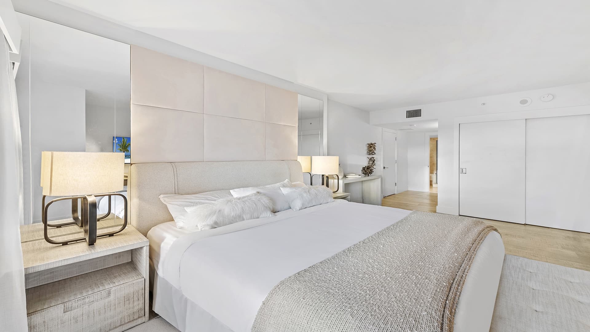 1 Hotel & Homes Condo #945 - Image 4