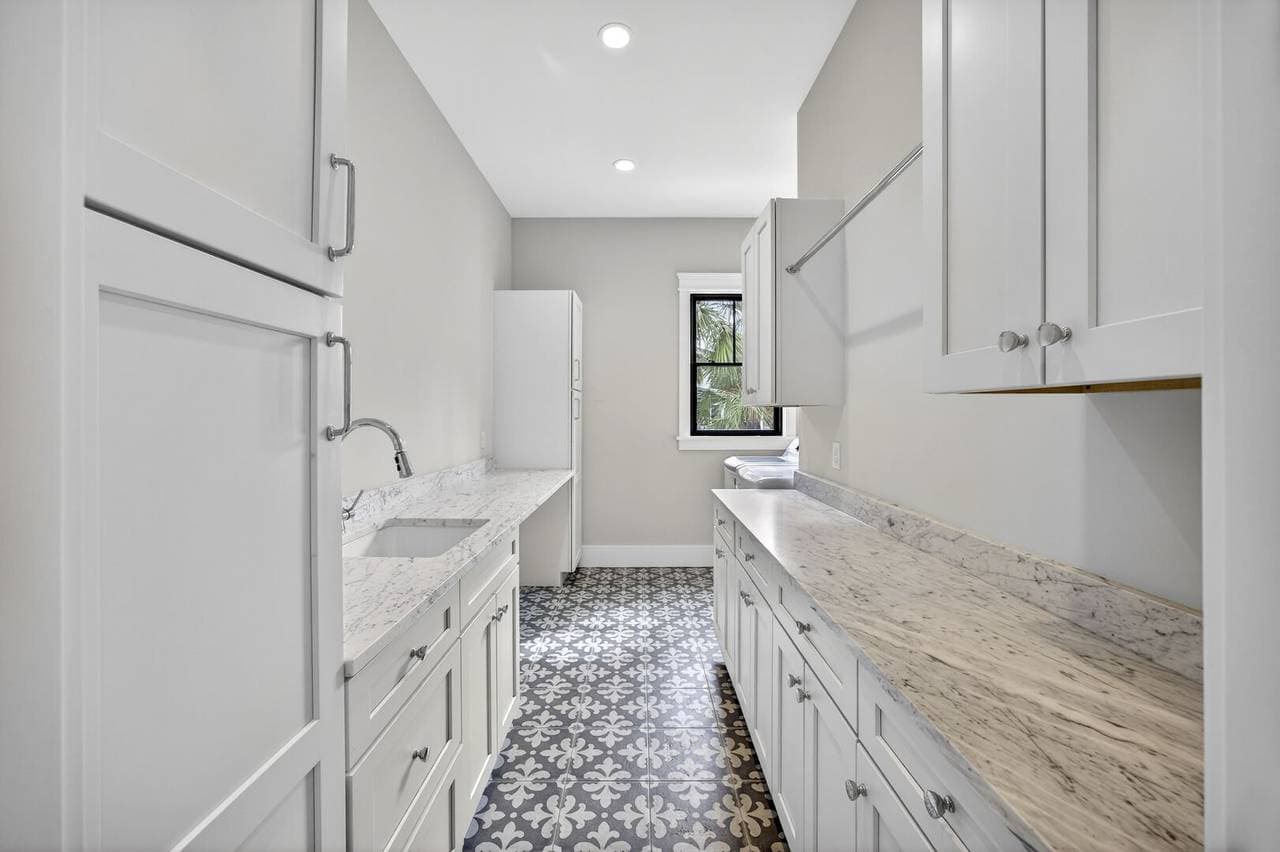 IOP Escape at 26th Avenue - Image 33