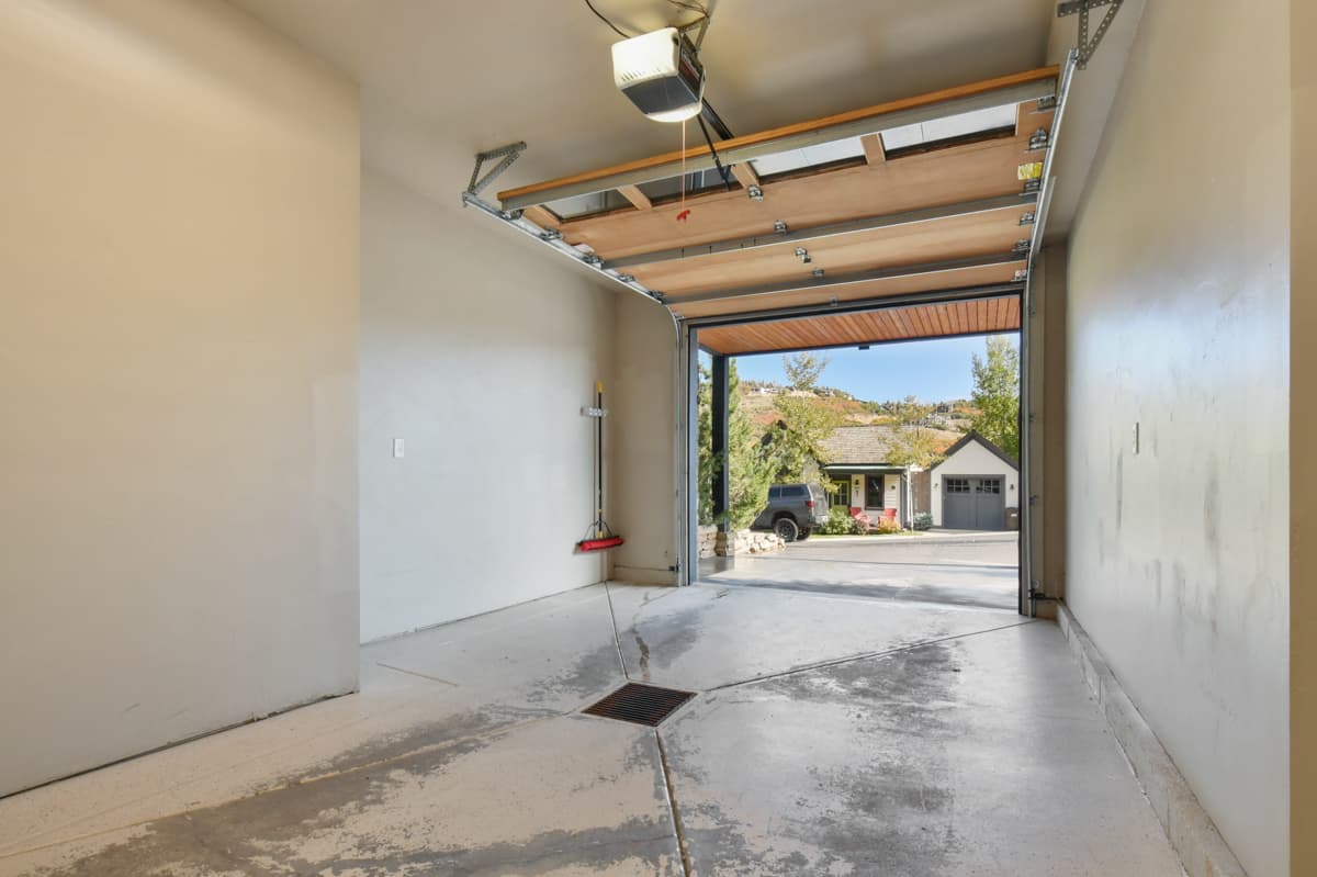 Empire Villa - Image 45