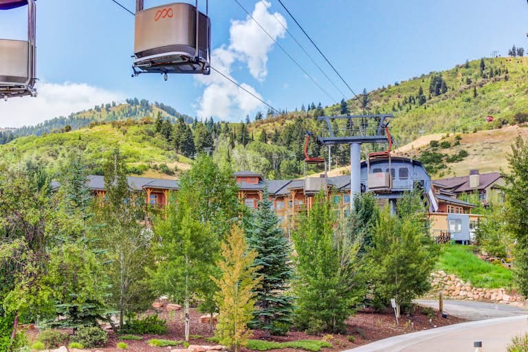 Designer Blackstone Condo - Image 32