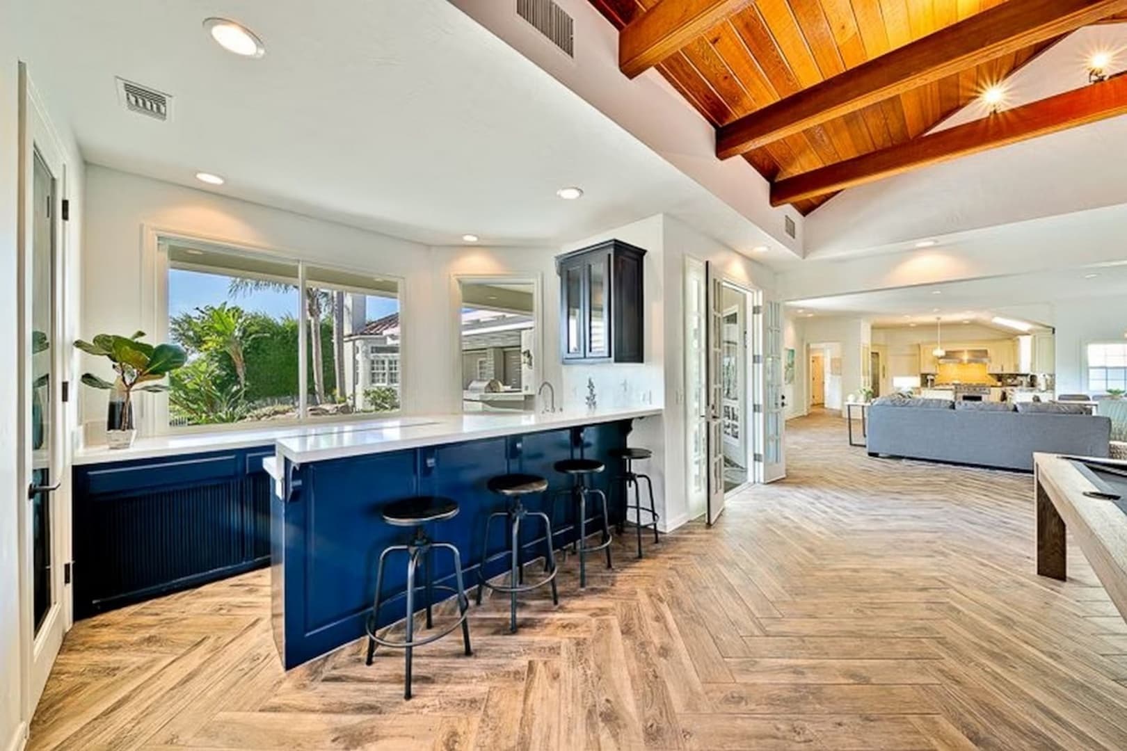 La Jolla Lifestyle - Image 9