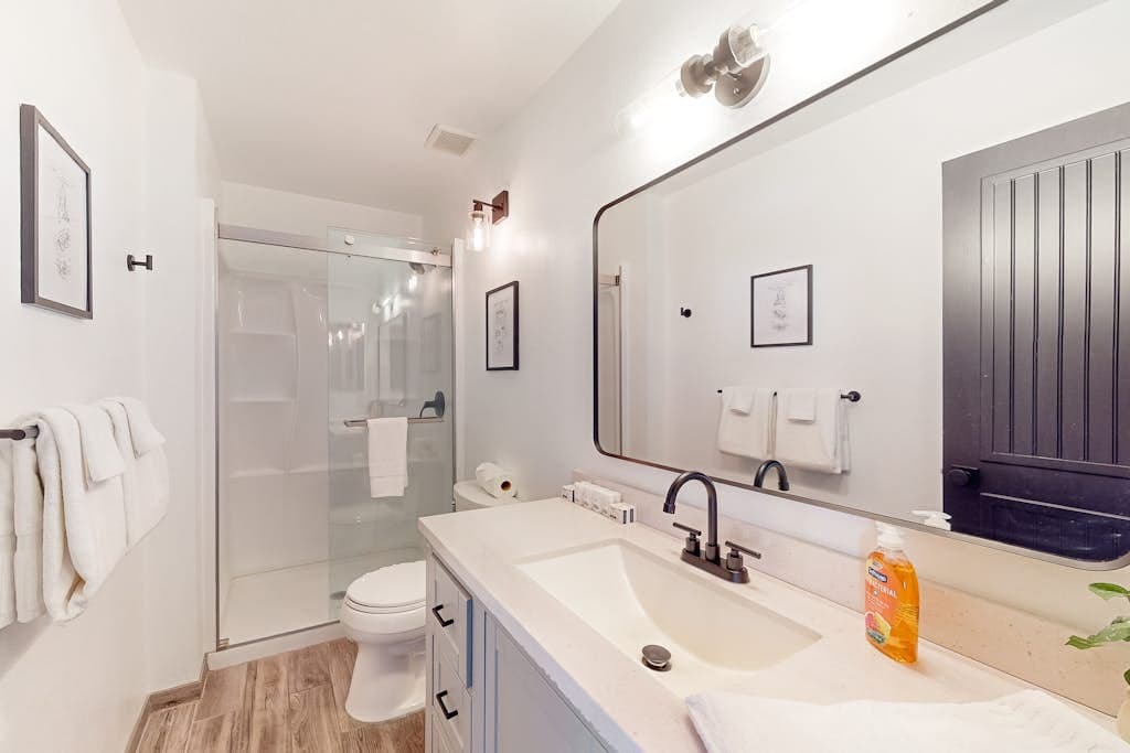 Modern Lake Tahoe Sanctuary - Image 5