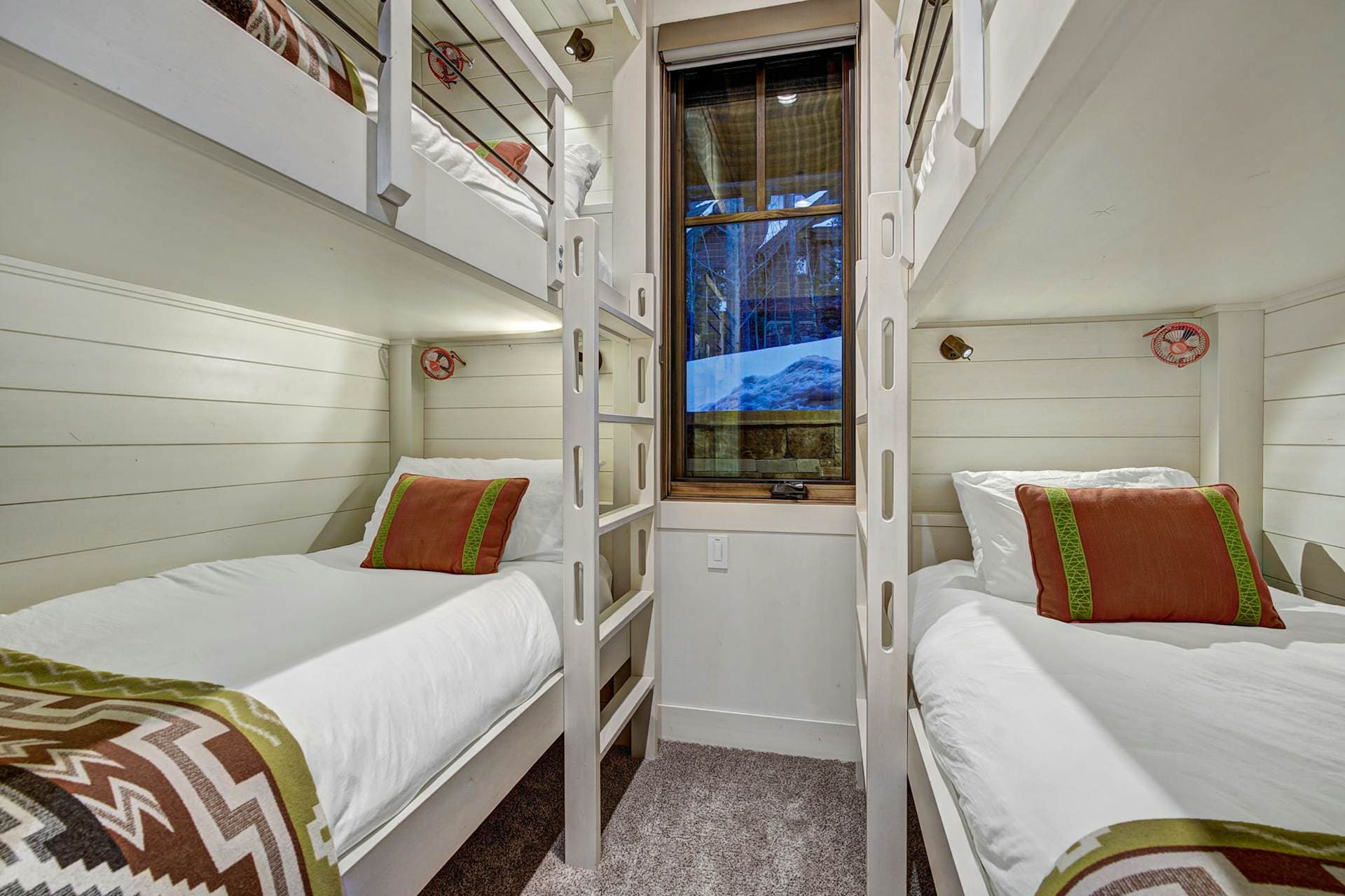 Skiers Palace - Image 33