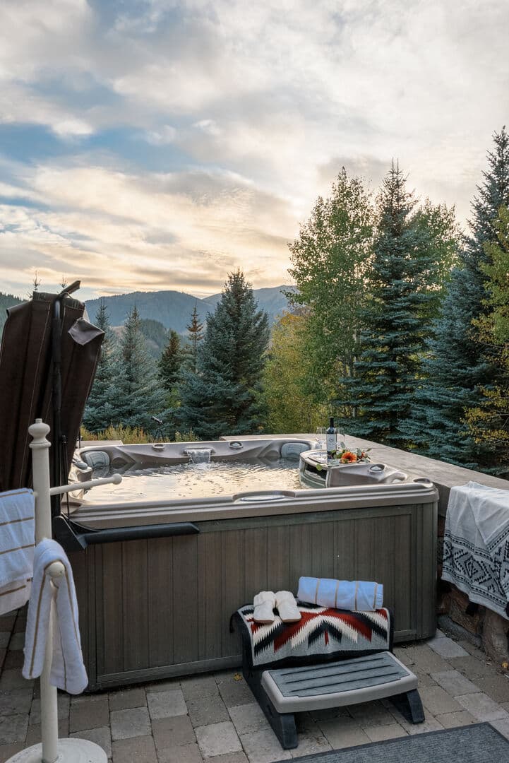 Elkhorn Estate - Image 36