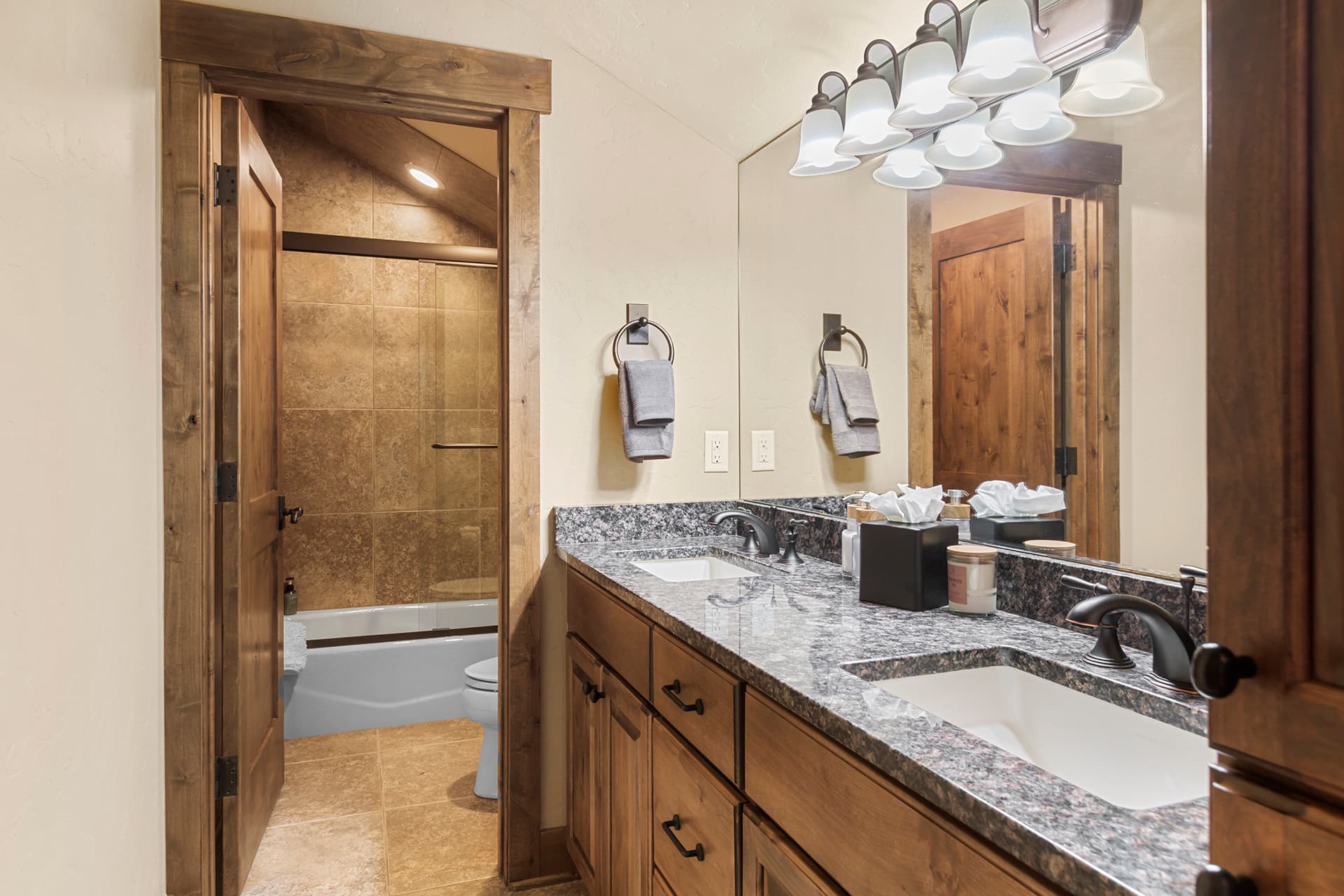 Twin Peaks Lodge - Image 28