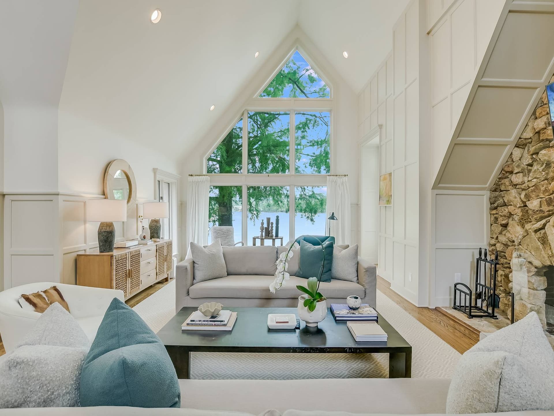 Manor on Lake Austin - Image 18