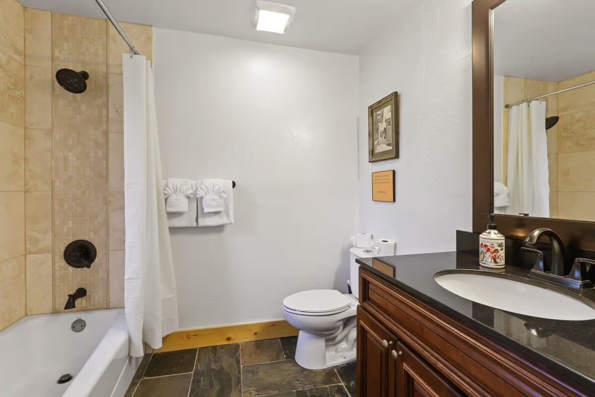 Serene Lodge - Image 17