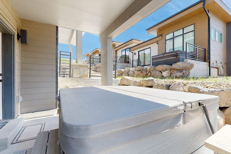 Luxury Hideout Overlook - Image 2