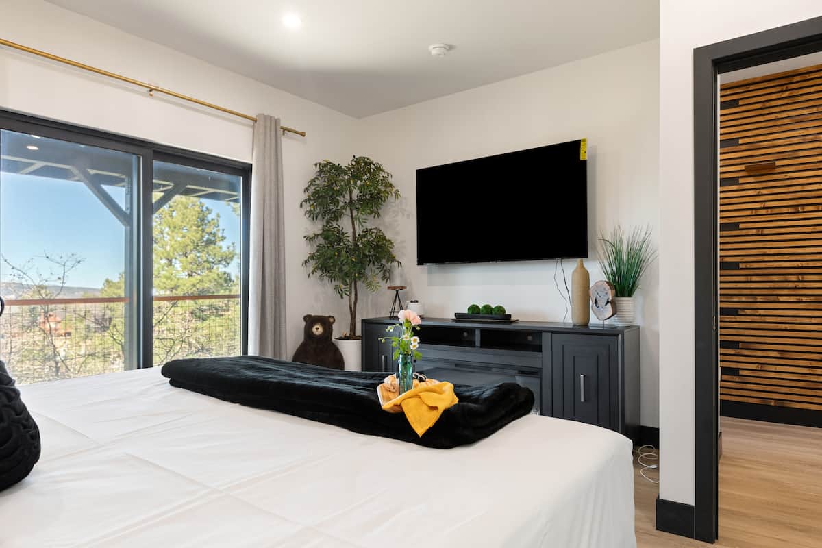 Bear's Retreat - Image 14