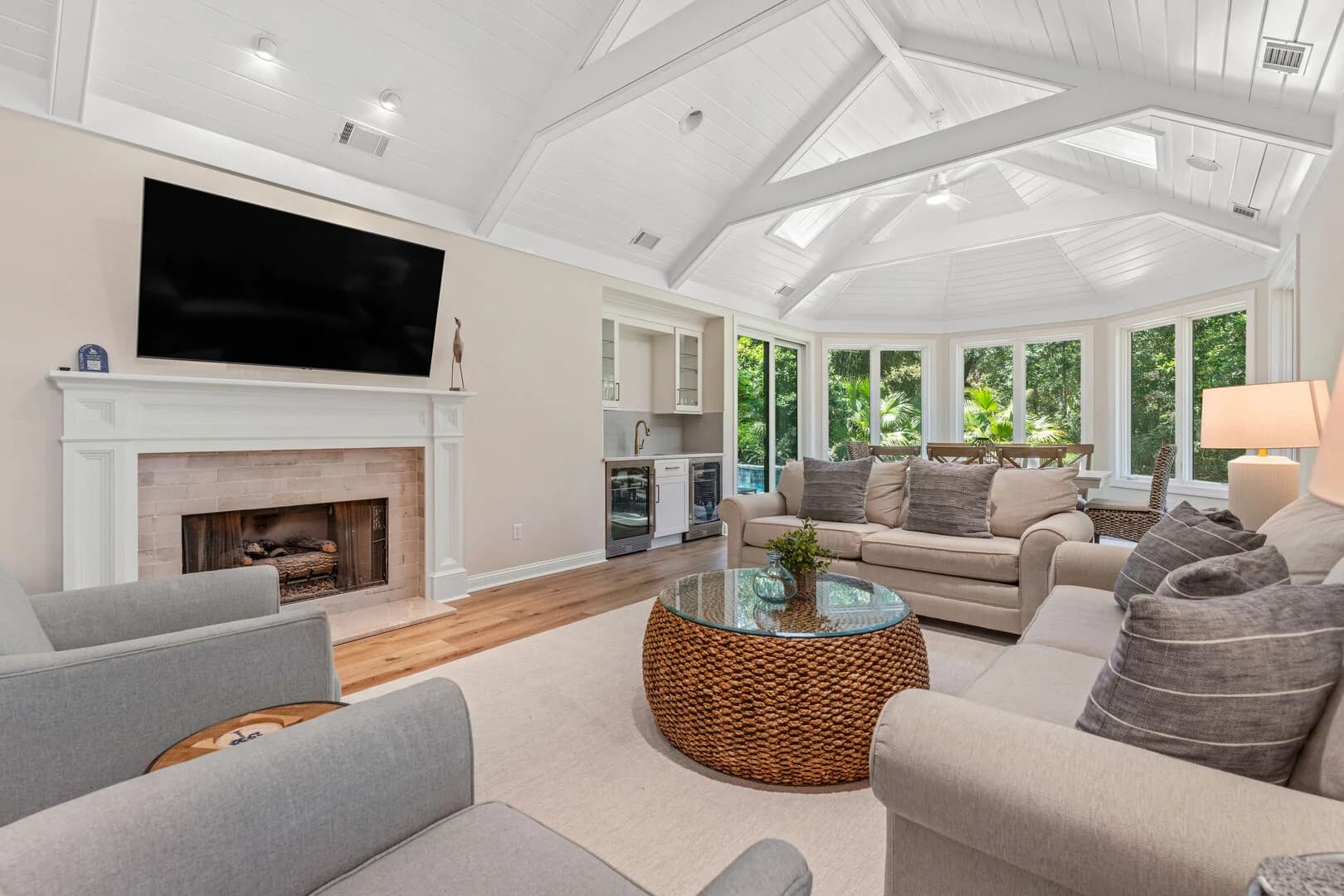 Southern Charm Retreat - Image 4