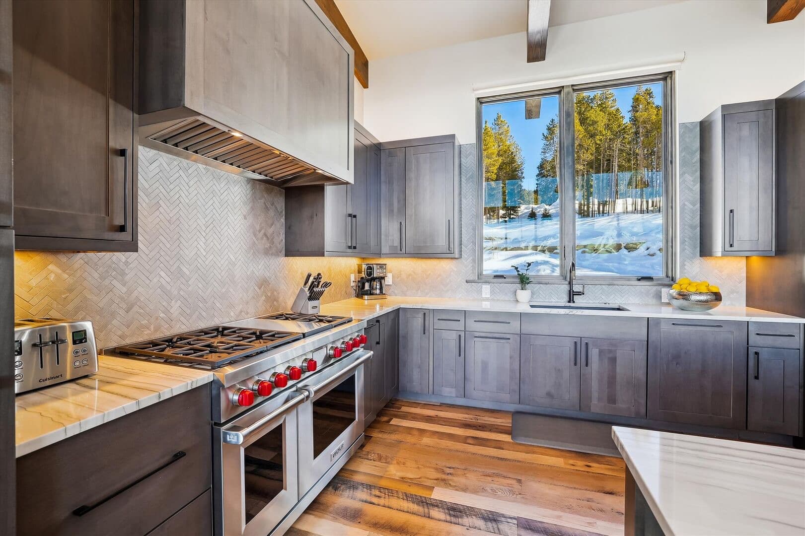 Modern View Manor - Image 10