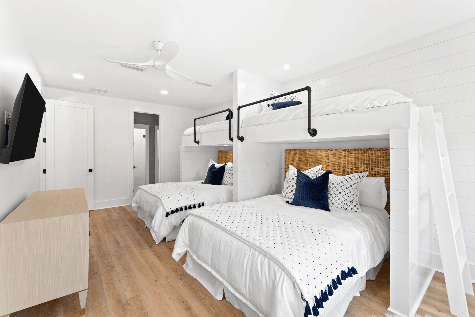 Blue Pearl - Image 30