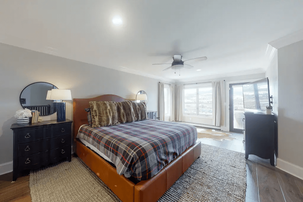 Fraser River Retreat - Image 17