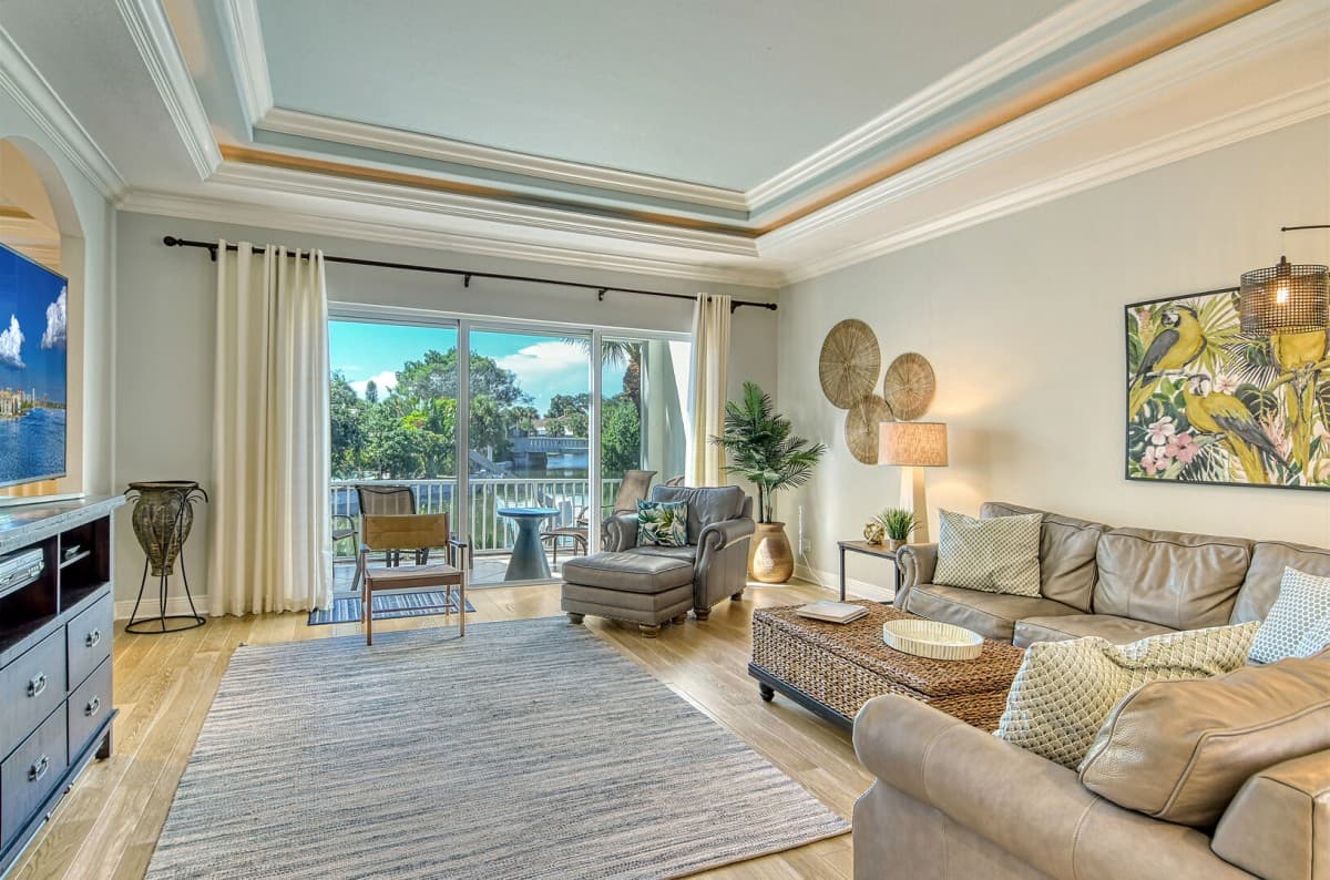 Sunburst Courtyard - Image 9