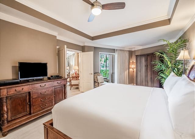 Ritz-Carlton Residence #106 - Image 6